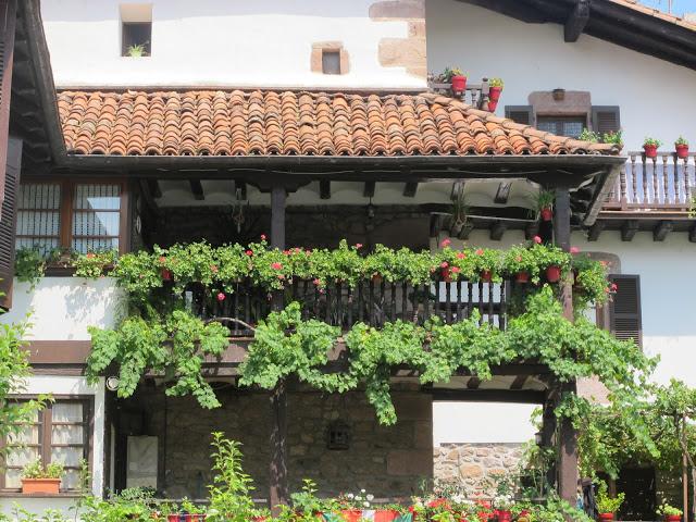 Hoy me gustan....... los balcones floridos