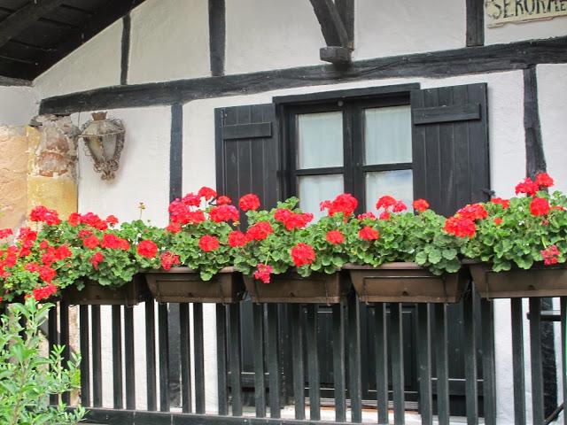 Hoy me gustan....... los balcones floridos