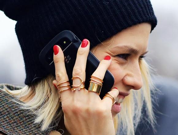 MI ÚLTIMA ´NECESIDAD´; COMO ANILLO AL MEDIO, MIDI RINGS.-