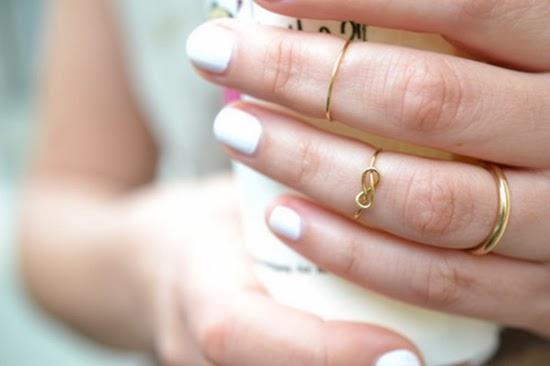 MI ÚLTIMA ´NECESIDAD´; COMO ANILLO AL MEDIO, MIDI RINGS.-