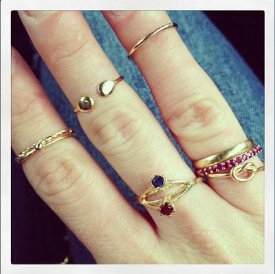 MI ÚLTIMA ´NECESIDAD´; COMO ANILLO AL MEDIO, MIDI RINGS.-
