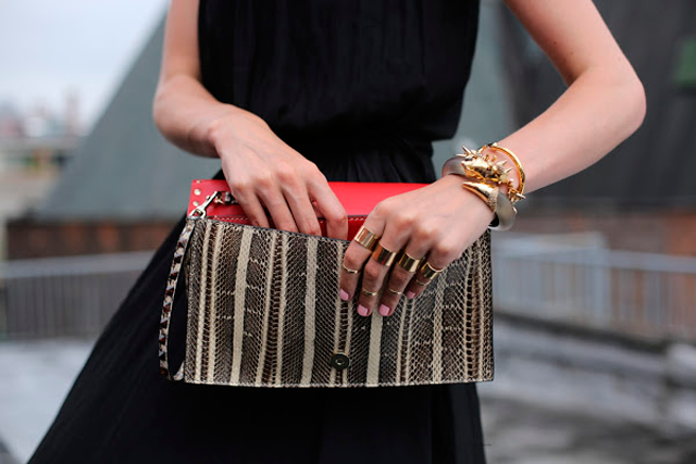 MI ÚLTIMA ´NECESIDAD´; COMO ANILLO AL MEDIO, MIDI RINGS.-