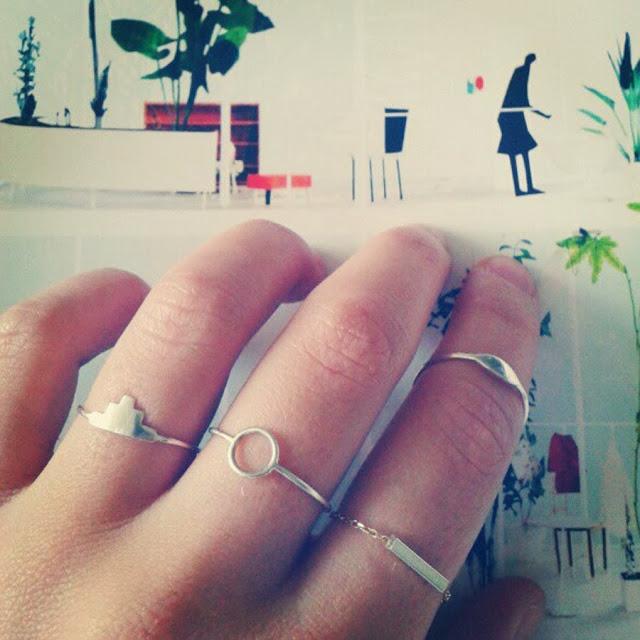 MI ÚLTIMA ´NECESIDAD´; COMO ANILLO AL MEDIO, MIDI RINGS.-