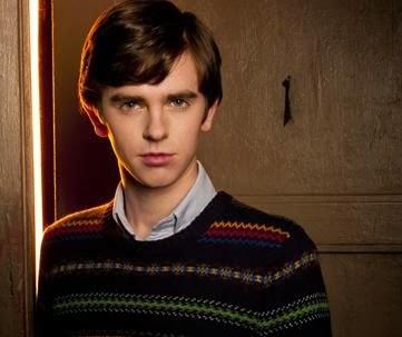 Bates Motel (2013) La serie que retrata la juventud de Norman Bates, el célebre psicópata de Psicosis...