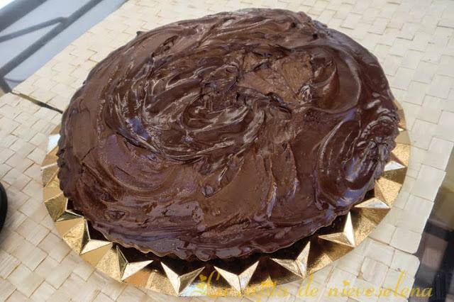 Tarta de vino y tres chocolates