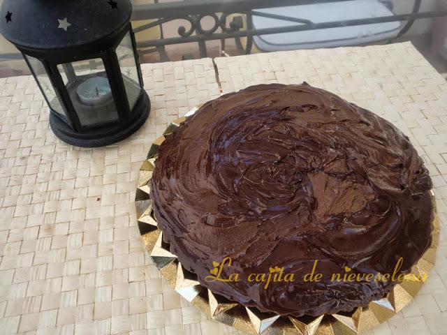 Tarta de vino y tres chocolates