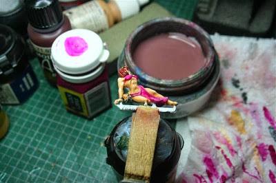 Pintura del ropaje de la esclava con Warlock Purple de Games Workshop