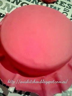 Tarta de fondant rosa y ¡ Esencia de vainilla casera!