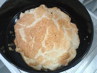 Bizcocho con mousse de queso y frambuesas