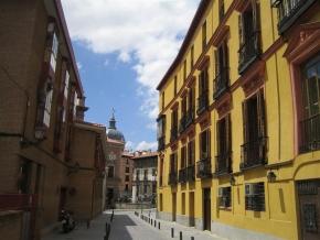 Calle del Sacramento, muy cerca de donde se ubicó la llamada 'Casa de los Gatos'.