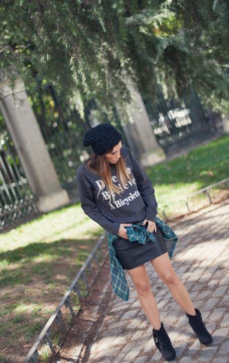 DR. JOSÉ LUIS CALLEJA Descanso 2º día: Les agradeceríamos mucho que rellenaran el cuestionario de evaluación y lo entregaran en el Hospitality o a las azafatas. Su opinión nos será de gran ayuda para futuras reuniones. Tras el café, saldrán varios autobuses hasta el Palacio para asistir a los talleres prácticos. Una vez allí deben dirigirse a la sala que lleva el color de su identificador (rojo o azul). No hace falta que cojan sus maletas. Serán llevadas al Palacio por la Organización. DR. JOSÉ LUIS CALLEJA Descanso 2º día: Les agradeceríamos mucho que rellenaran el cuestionario de evaluación y lo entregaran en el Hospitality o a las azafatas. Su opinión nos será de gran ayuda para futuras reuniones. Tras el café, saldrán varios autobuses hasta el Palacio para asistir a los talleres prácticos. Una vez allí deben dirigirse a la sala que lleva el color de su identificador (rojo o azul). No hace falta que cojan sus maletas. Serán llevadas al Palacio por la Organización.