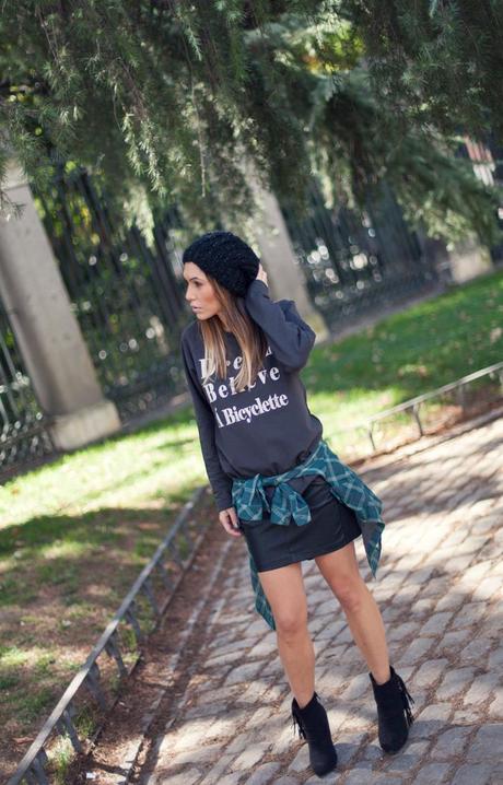 DR. JOSÉ LUIS CALLEJA Descanso 2º día: Les agradeceríamos mucho que rellenaran el cuestionario de evaluación y lo entregaran en el Hospitality o a las azafatas. Su opinión nos será de gran ayuda para futuras reuniones. Tras el café, saldrán varios autobuses hasta el Palacio para asistir a los talleres prácticos. Una vez allí deben dirigirse a la sala que lleva el color de su identificador (rojo o azul). No hace falta que cojan sus maletas. Serán llevadas al Palacio por la Organización. DR. JOSÉ LUIS CALLEJA Descanso 2º día: Les agradeceríamos mucho que rellenaran el cuestionario de evaluación y lo entregaran en el Hospitality o a las azafatas. Su opinión nos será de gran ayuda para futuras reuniones. Tras el café, saldrán varios autobuses hasta el Palacio para asistir a los talleres prácticos. Una vez allí deben dirigirse a la sala que lleva el color de su identificador (rojo o azul). No hace falta que cojan sus maletas. Serán llevadas al Palacio por la Organización.