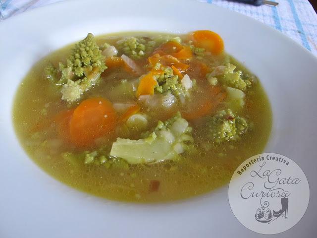 SOPA DE ROMANESCU CON ZANAHORIAS