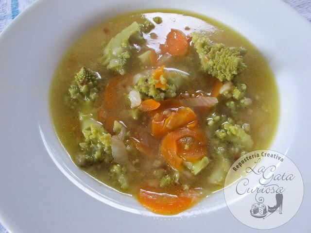 SOPA DE ROMANESCU CON ZANAHORIAS