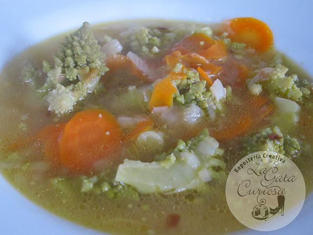 SOPA DE ROMANESCU CON ZANAHORIAS