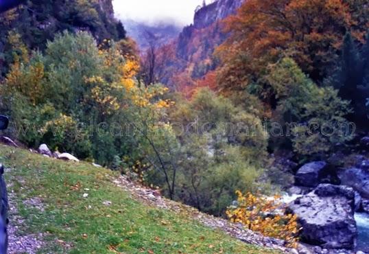 Recorriendo los senderos de España durante el otoño