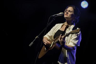 Madeleine Peyroux (XXIII Jazz en la Costa , Parque El Majuelo, Almuñécar, Granada, 21-VII-2010)