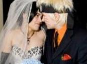 Casamiento naranja XII: novio cortejo