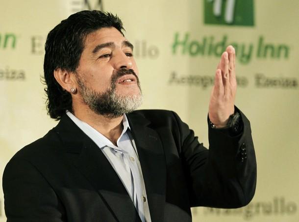 “Si arma un nuevo cuerpo técnico Maradona puede volver”