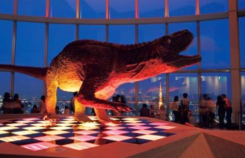 Tomando una copa con los dinosaurios de Roppongi