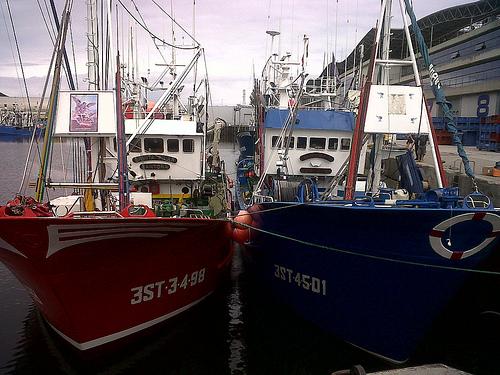 Barcos pesqueros en el puerto de Santoña