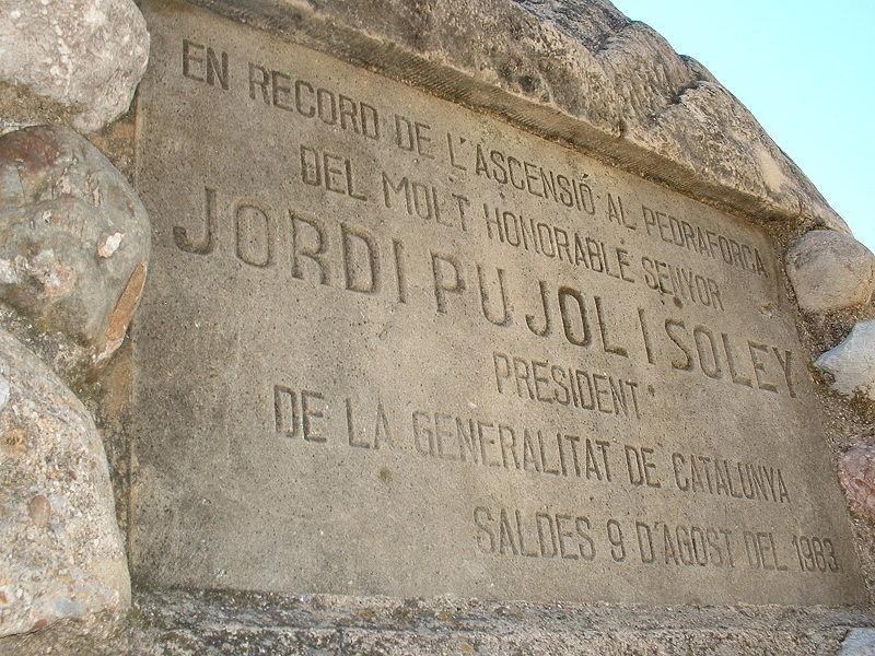 Alta burguesía, papanatismo político y la construcción simbólica de mitos como Millet y Pujol