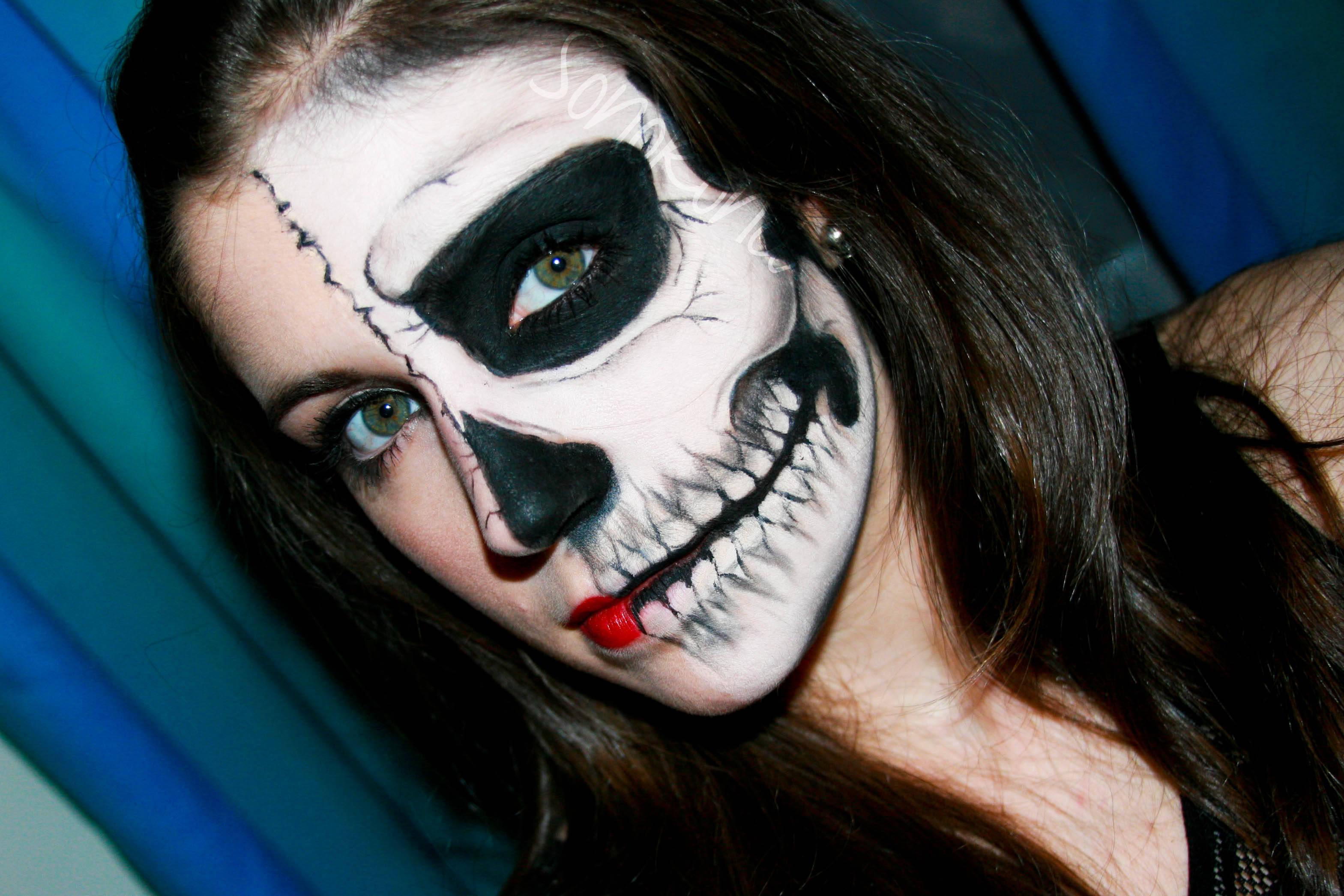 Halloween en UK | Half Skull