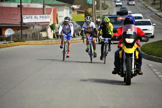 CORREDORES EN LA PRIMERA VERSIÓN DE LA VUELTA CICLÍSTICA AL ESTRECHO DE MAGALLANES