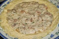 Tortilla rellena de bechamel de Boletus y Gambas, al graten