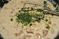 Tortilla rellena de bechamel de Boletus y Gambas, al graten