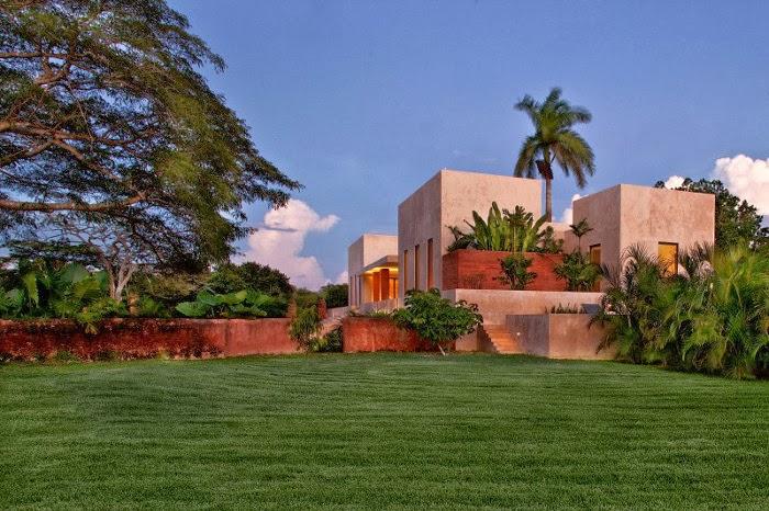 Hacienda de 1880 convertida en casa de estilo contemporáneo