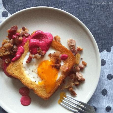 Huevos high-life con salsa sanguinaria: el desayuno del caníbal Huevos high-life con salsa sanguinaria: el desayuno del caníbal