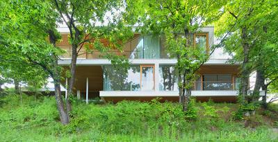Casa Vanguardista en el Bosque