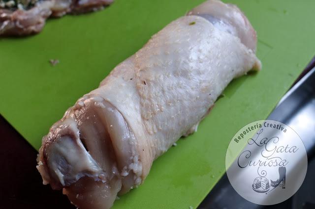 ROLLITOS DE POLLO CON ESPINACAS Y QUESO FRESCO A LAS HIERBAS PROVENZALES