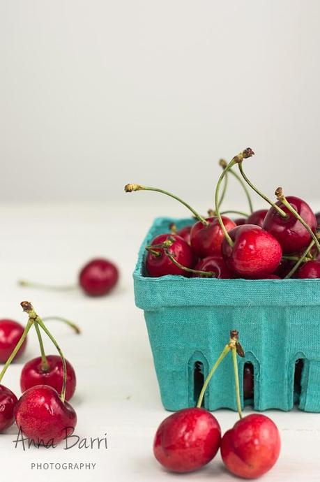 Gazpacho de cerezas, queso fresco y anchoas {Cherry gazpacho, cottage cheese and anchovies}
