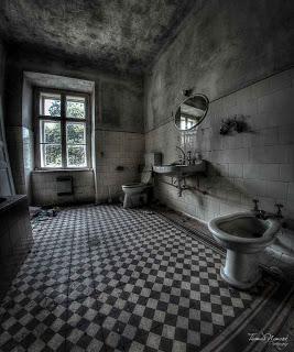 Abandoned: baño