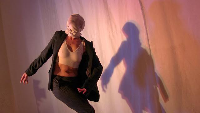 Fotografías de la composición escénica ANGOSTURA