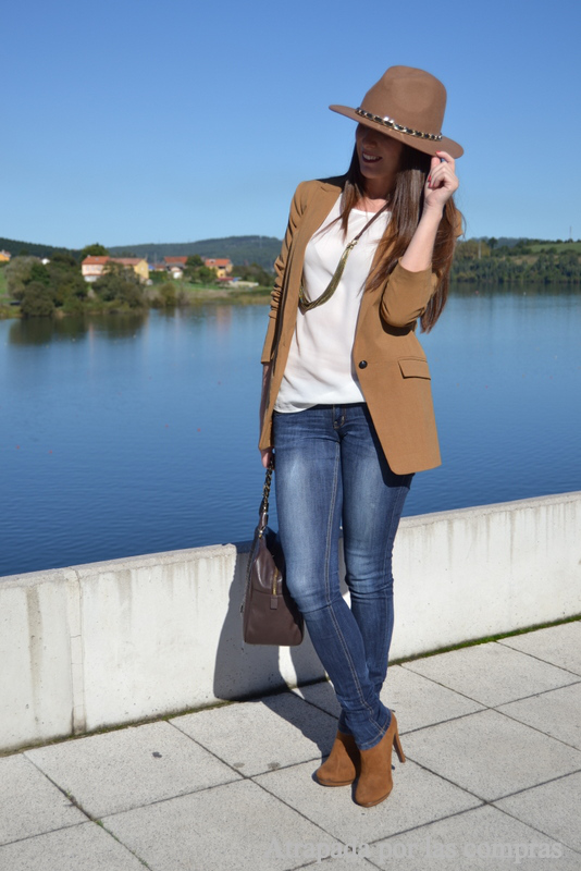 LOOK BÁSICO CON SOMBRERO