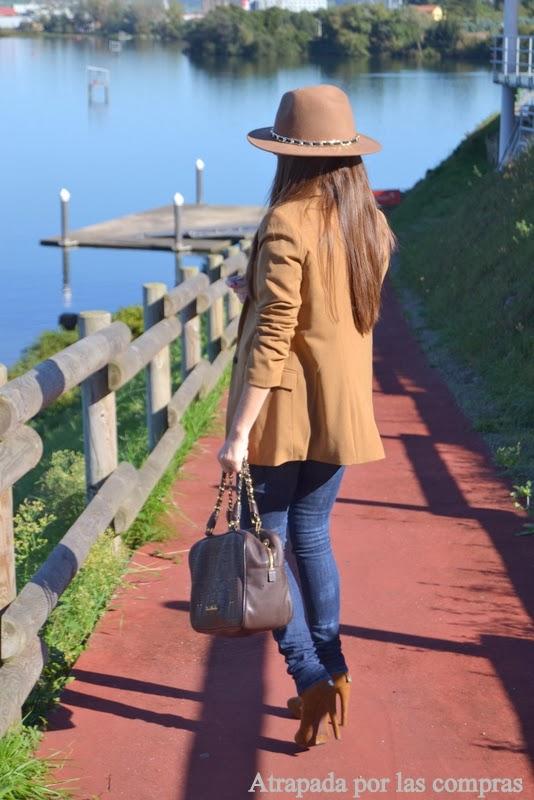 LOOK BÁSICO CON SOMBRERO
