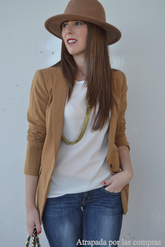 LOOK BÁSICO CON SOMBRERO