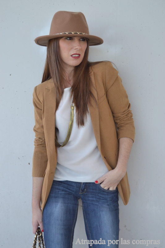 LOOK BÁSICO CON SOMBRERO