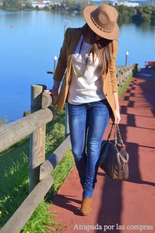 LOOK BÁSICO CON SOMBRERO