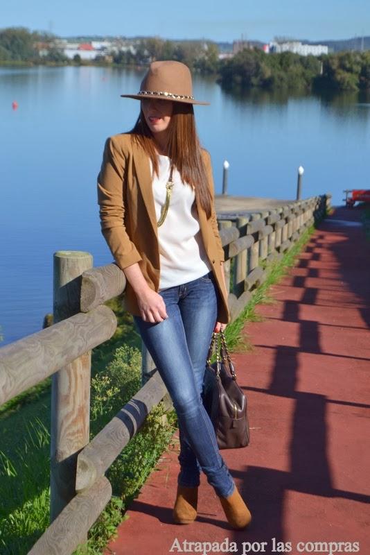 LOOK BÁSICO CON SOMBRERO