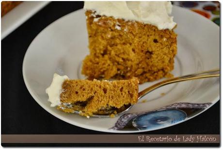 Barras de calabaza de Hummingbird Bakery preparadas con Alzola Basque Water Barras de calabaza de Hummingbird Bakery preparadas con Alzola Basque Water