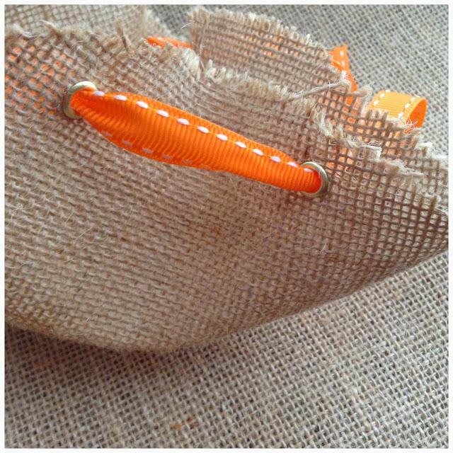 DIY: saquitos de arpillera -- DIY: little burlap bags