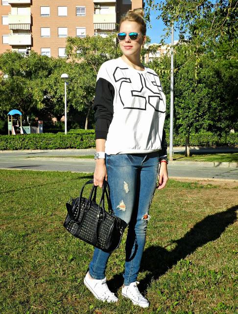 Relaxing cup of café con leche