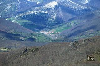 Vuelvo hacia el norte retomando el rastro de las viejas palabras