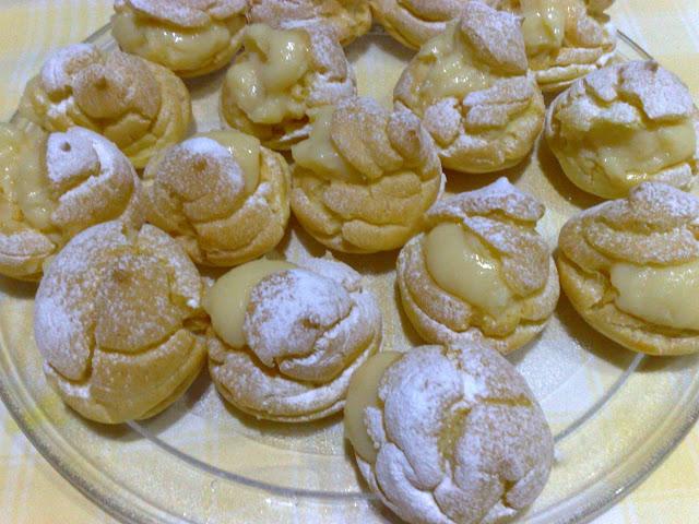 bombitas o bocaditos de crema o petisú (pasta choux)