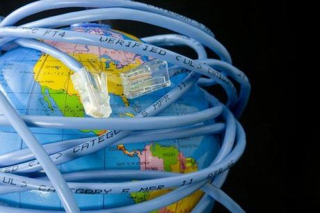 ¿Es Internet necesario o no para el desarrollo mundial? connected-world-shutters