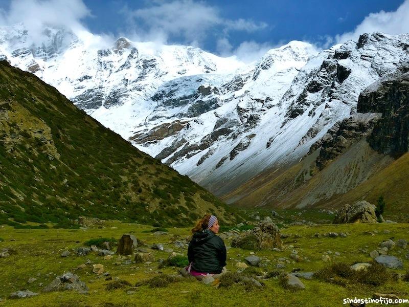admirando las montañas